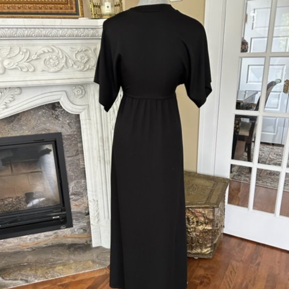 Long black evening dress ready to accessorize - Picture 2 of 4